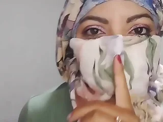 Arab Hijab Wife Masturabtes Silently To Extreme Orgasm Give Niqab REAL SQUIRT While Husband Away