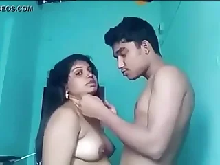 VID-20170903-PV0001-Kerala Adimali (IK) Malayali 37 yrs old married hot and sexy housewife aunty (textile shop) fucked by Idukki, 23 yrs old unmarried hotel wage-earner Linu sex porn dusting